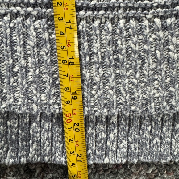 Madewell Heather Gray Crew Neck Cotton blend Sweater with buttons on the side M - Picture 2 of 9